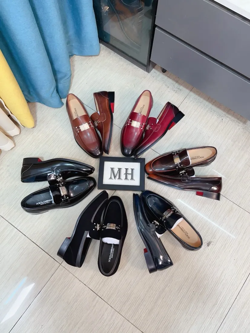 Men's shoes 💰540🌸🌸 [DG Dolce & Gabbana] High-end customized leather shoes. The upper is made of imported calf leather. Original hardware. I believe you will be impressed from the first time you see it. The avant-garde atmosphere can no longer fully interpret its elegance. AAA grade rubber outsole is super comfortable. The original cover last of the counter ensures its original version and quality. The upper is simple and the cowhide lining ensures its comfort and breathability. A pair of truly good shoes has its own unique soul, famous quality, and the first choice for successful people. Regular size 38-44 (45 customized)